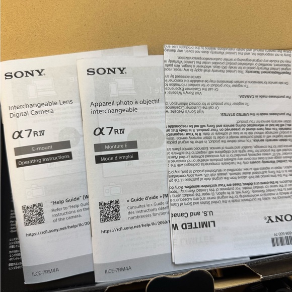 Sony Alpha a7R III Mirrorless Camera - Black with Accessories - Picture 2 of 7